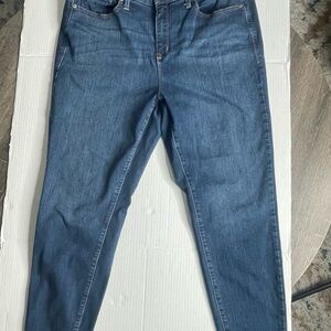 Levi Strauss & Co. Women's Size 16M/ 33x32 Denim Jeans Classic Rise Boot Cut.